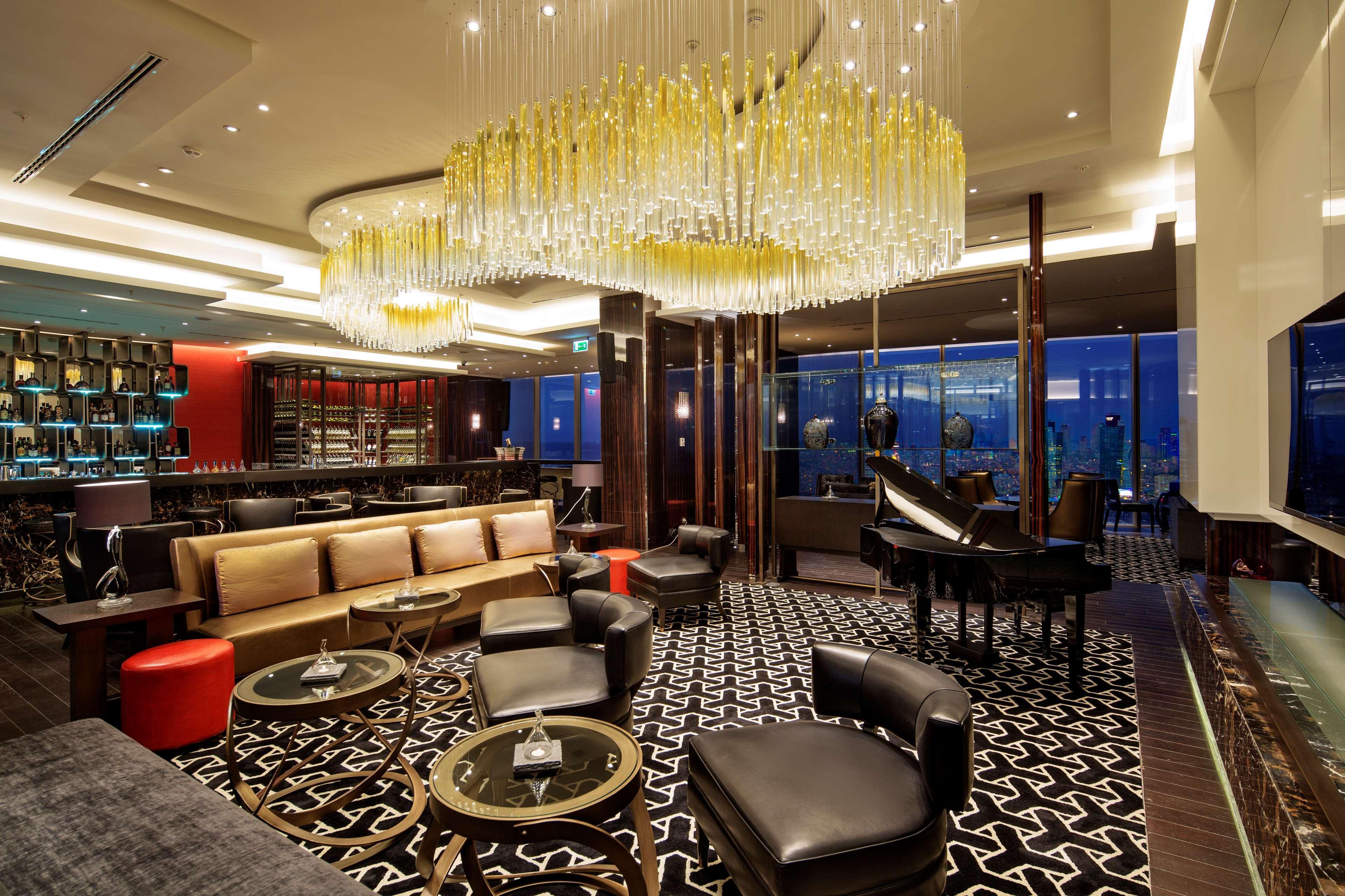 Hilton Istanbul Bomonti Ξενοδοχείο Εξωτερικό φωτογραφία The Club lounge at Singapore Changi Airport