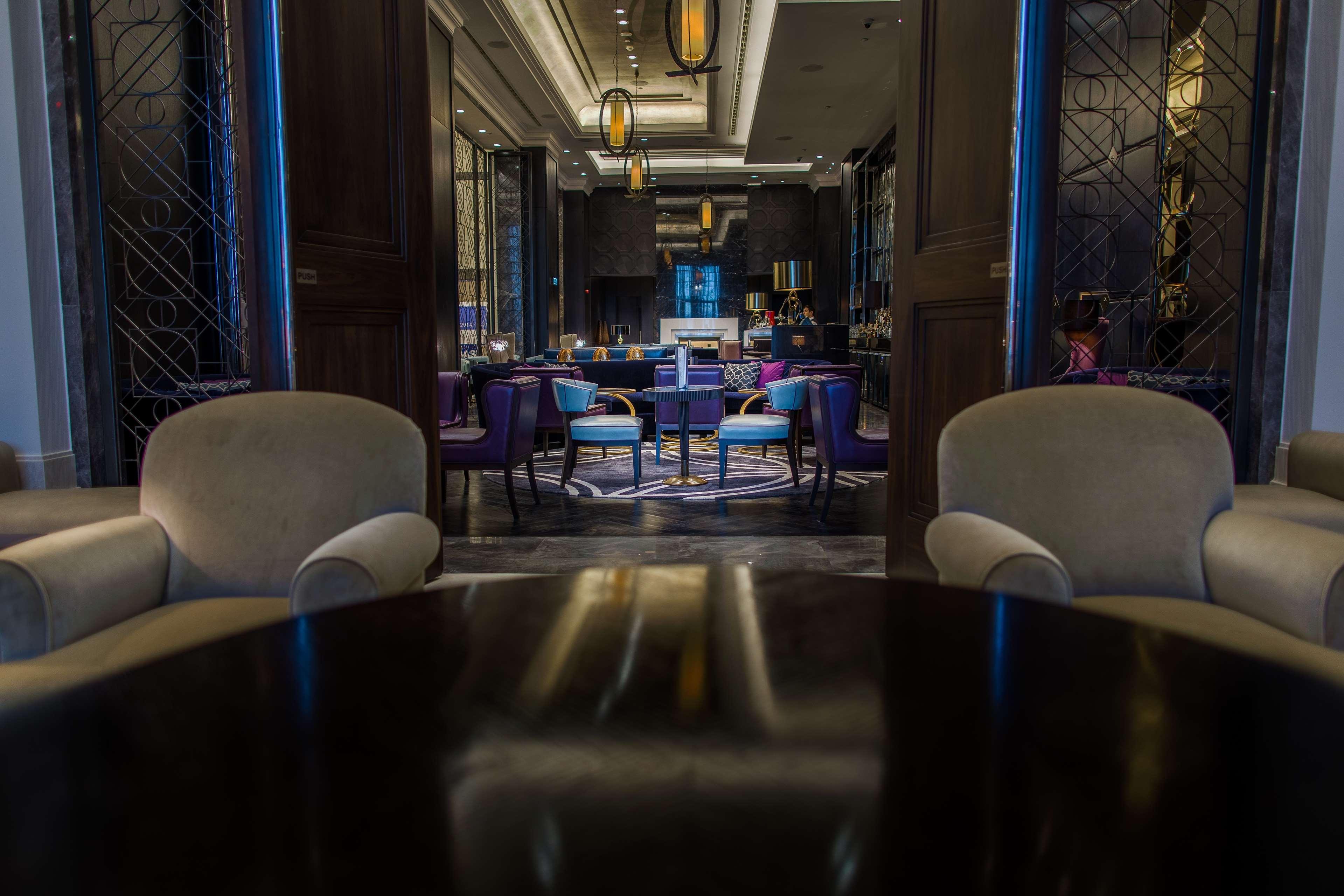 Hilton Istanbul Bomonti Ξενοδοχείο Εξωτερικό φωτογραφία The interior of the hotel