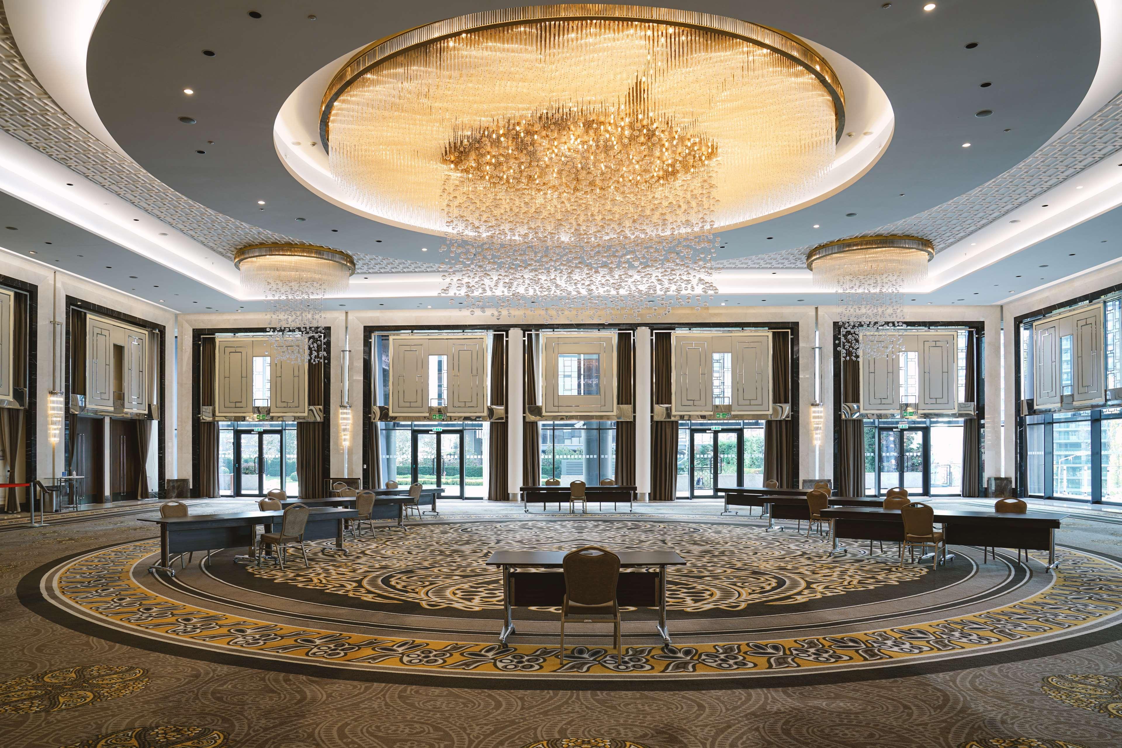 Hilton Istanbul Bomonti Ξενοδοχείο Εξωτερικό φωτογραφία The lobby of the hotel