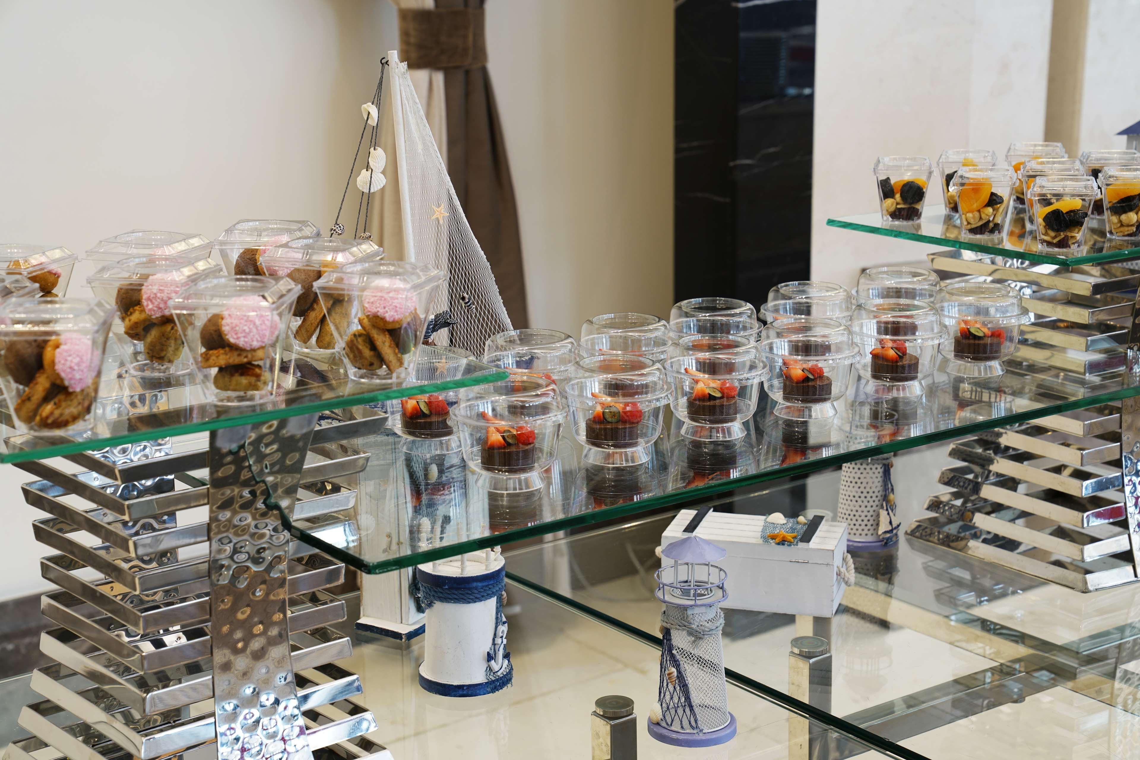 Hilton Istanbul Bomonti Ξενοδοχείο Εξωτερικό φωτογραφία A dessert buffet