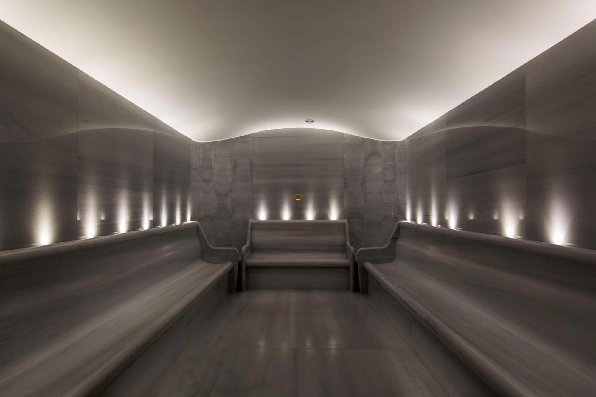 Hilton Istanbul Bomonti Ξενοδοχείο Εξωτερικό φωτογραφία The interior of the steam room